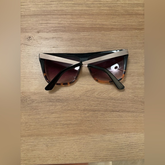 Quay gold and brown sunglasses - Picture 2 of 2